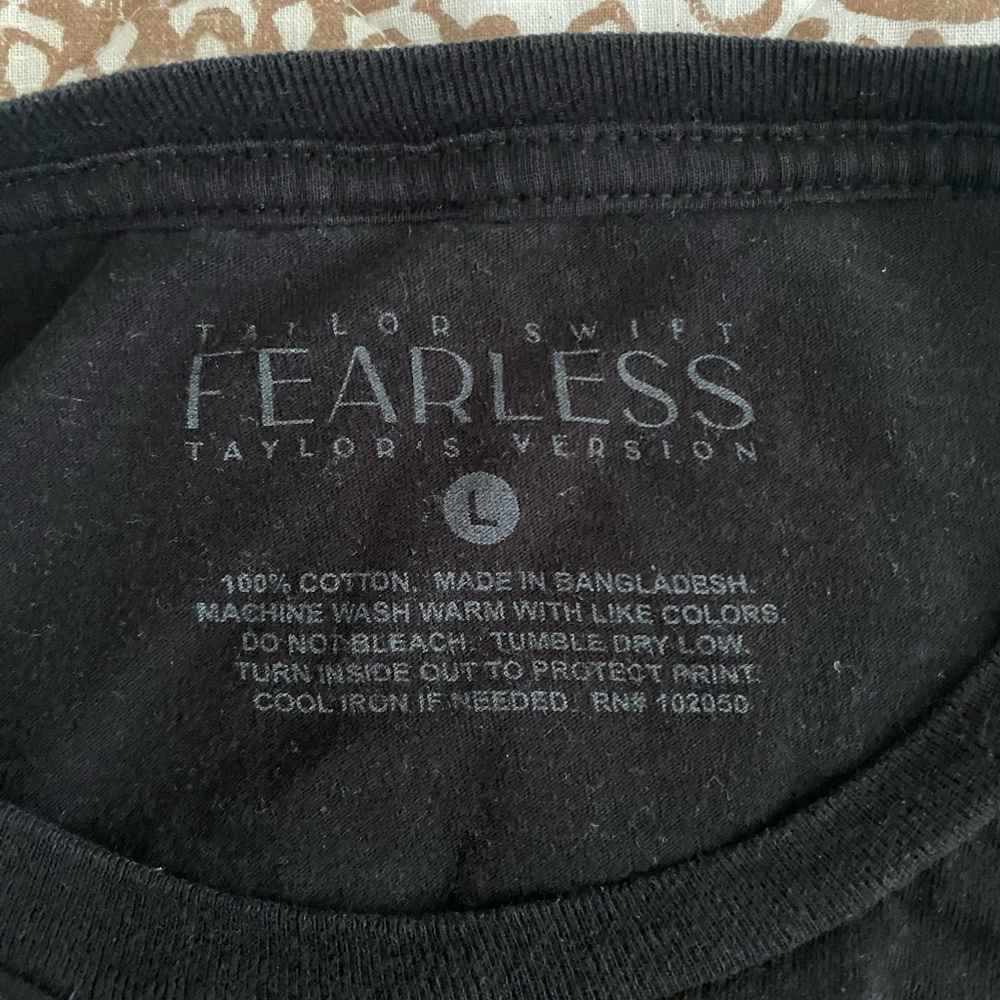 Taylor Swift Fearless (Taylor’s version) Black T-Shirt, Size Large